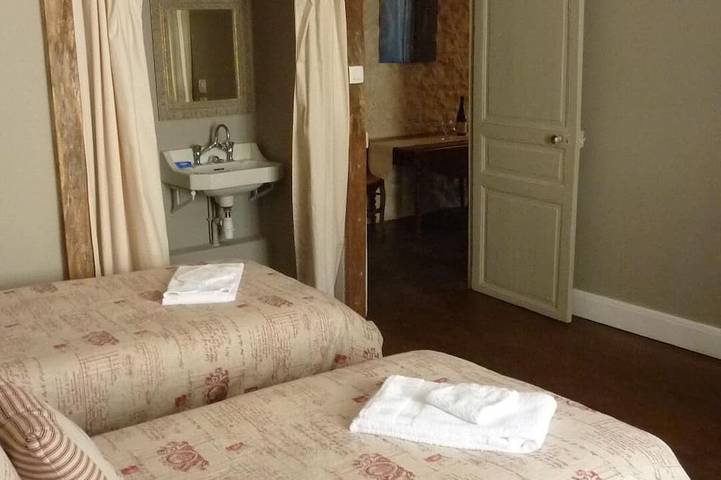 Gîte pour 30 personnes, avec jardin à La Trimouille - 3