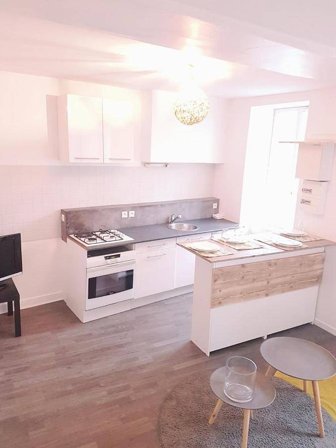 Appartement entier, Charmant Appartement a Vierzon, proche de toutes commodite's et parkings gratuits a proximite' in Vierzon, Région de Vierzon
