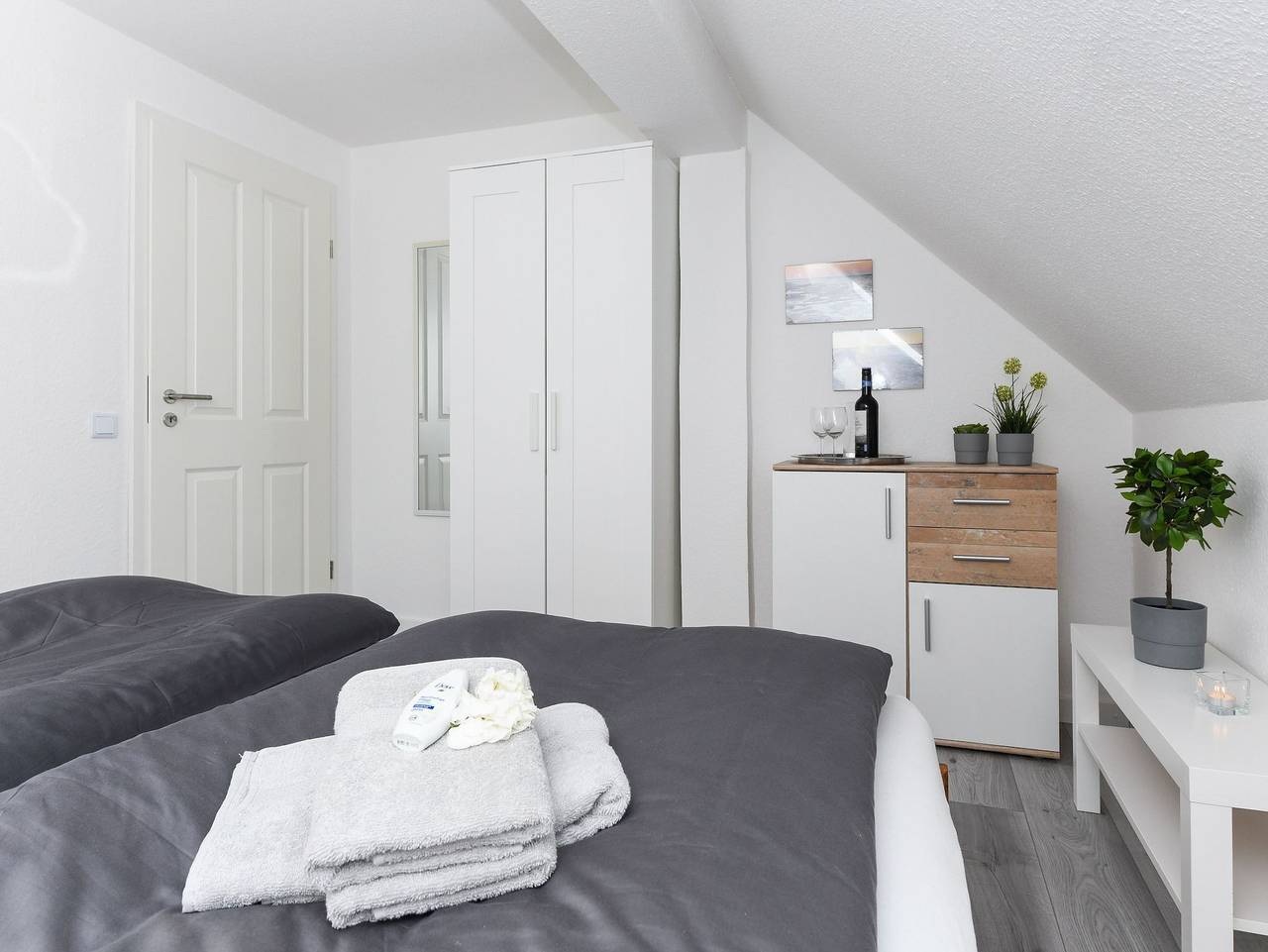 Ganze Ferienwohnung, Haus Auszeit Crusoh in Schweindorf - Ferienwohnung Morgenrot in Schweindorf, Landkreis Wittmund