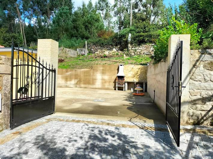 Location de vacances pour 6 personnes, avec vue ainsi que jardin et piscine, adapté aux familles dans Paredes de Coura - 4