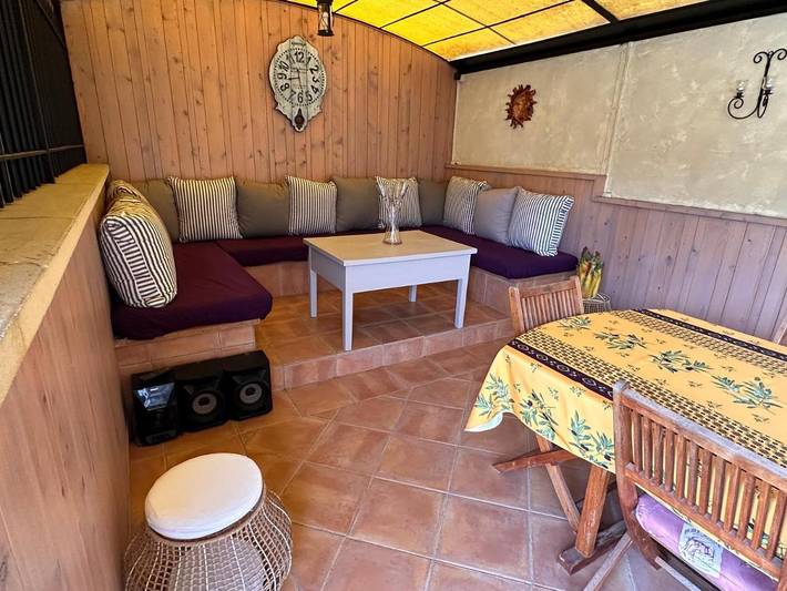 Maison d’hôte pour 4 personnes, avec terrasse et jardin ainsi que piscine et vue à Châteauneuf-de-Gadagne - 2