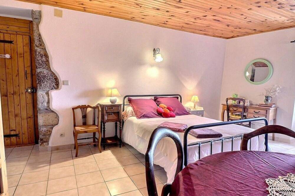 Chambre d’hôtes « L’Adrienne » avec jardin commun et Wi-Fi in Chazeaux, Parc naturel régional des Monts d'Ardèche