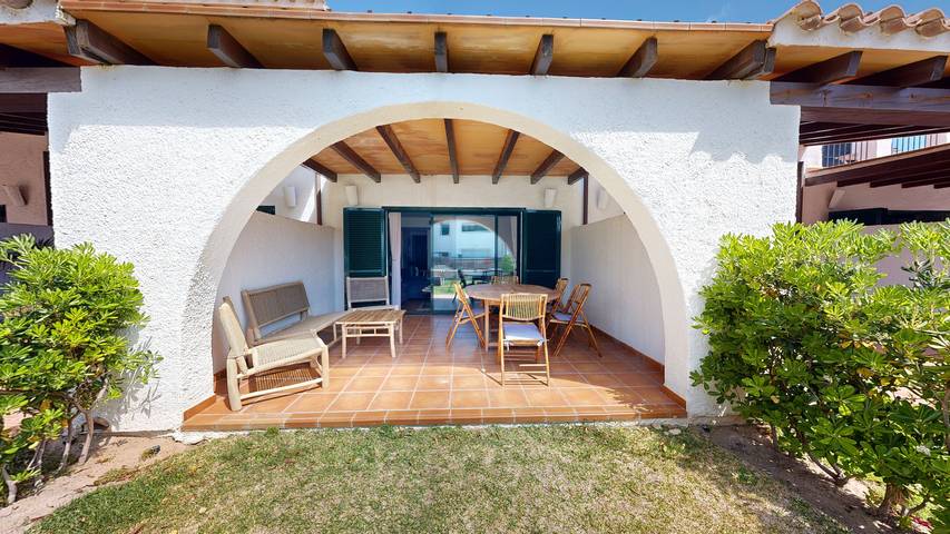 Ferienhaus für 8 Personen, mit Balkon und Whirlpool sowie Terrasse und Garten