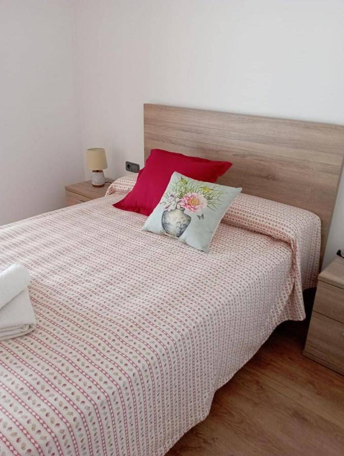 Casa rural para 5 personas, con Balcón y Terraza además de Jardín y Vistas al lago en Villamartín de Valdeorras - 3