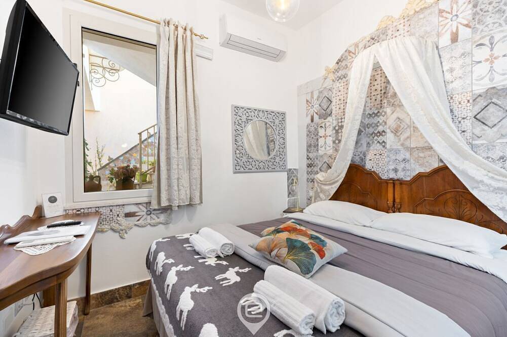 Domo Antico Borgo - Grey Room in Oristano, Campidano