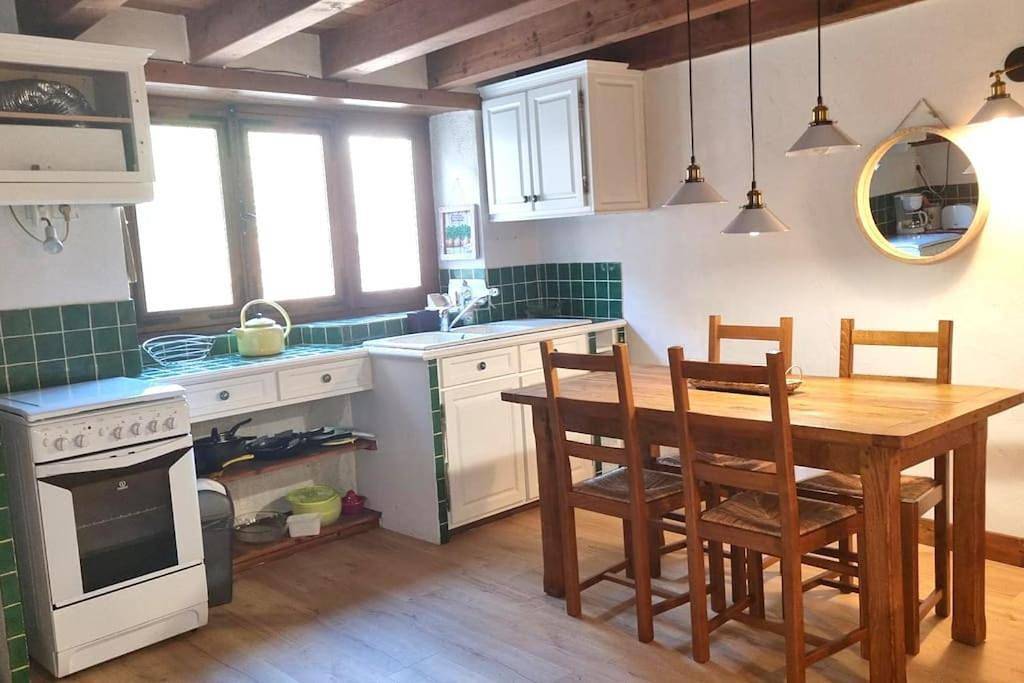 Two-Bedroom House in Saint-Floret, Région de Besse-et-Saint-Anastaise