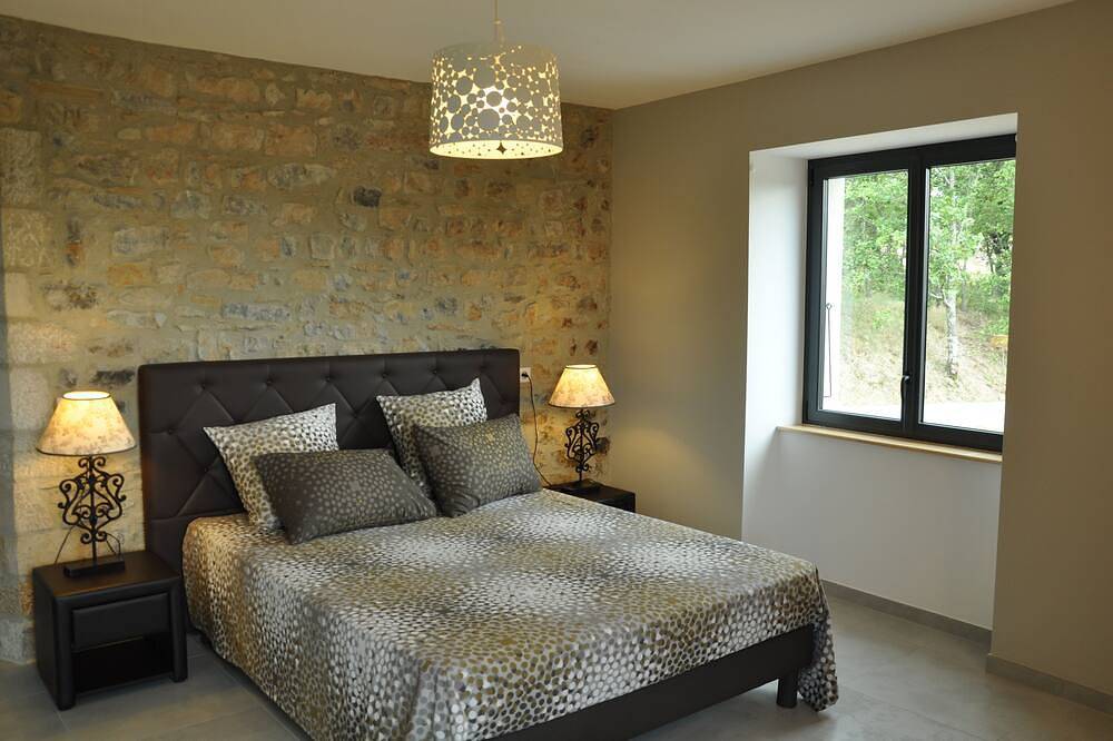 Gîte Ardèche Sud 4* pour 12 personnes indépendant sur terrain arboré de 20 000m² in Vinezac, Parc naturel régional des Monts d'Ardèche