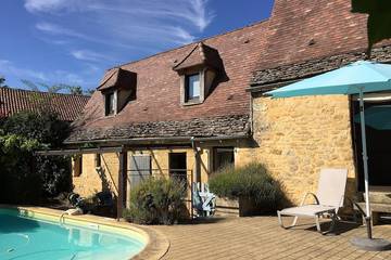 Location de vacances pour 5 personnes, avec jardin et terrasse à Beynac-et-Cazenac