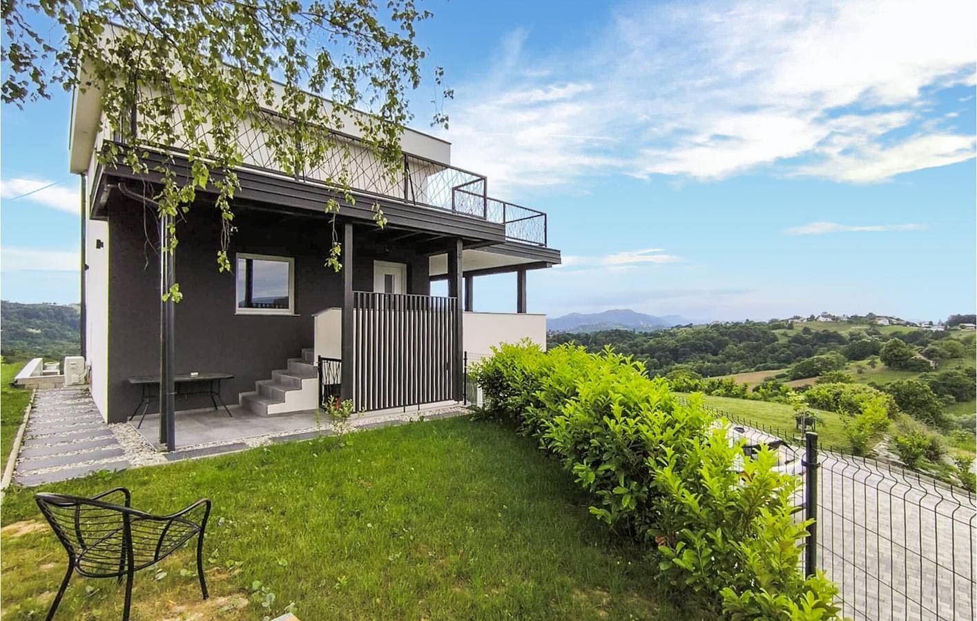 Familienfreundliche 140 m² große Ferienwohnung mit Pool, WLAN und Zugang zum Fluss in Općina Hum na Sutli, Krapina-Zagorje