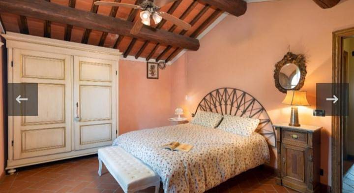 Villa per 8 persone, con panorama e terrazza nonché piscina, con animali domestici in Montevarchi