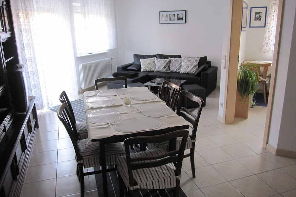 Ganze Wohnung, Ferienwohnung Schlossblick 68 m², 2 Schlafzimmer - Ferienwohnung Kunst in Europa-Park, Mahlberg