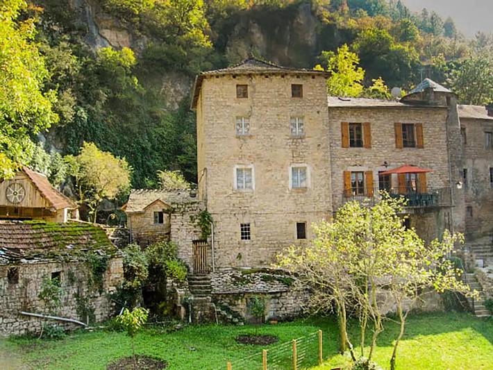 Gîte pour 10 personnes, avec Balcon et Terrasse ainsi que Jardin et Piscine