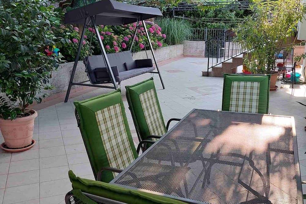 Entire apartment, Moderne Ferienwohnung mit großer Terrasse in Opatija in Opatija Riviera