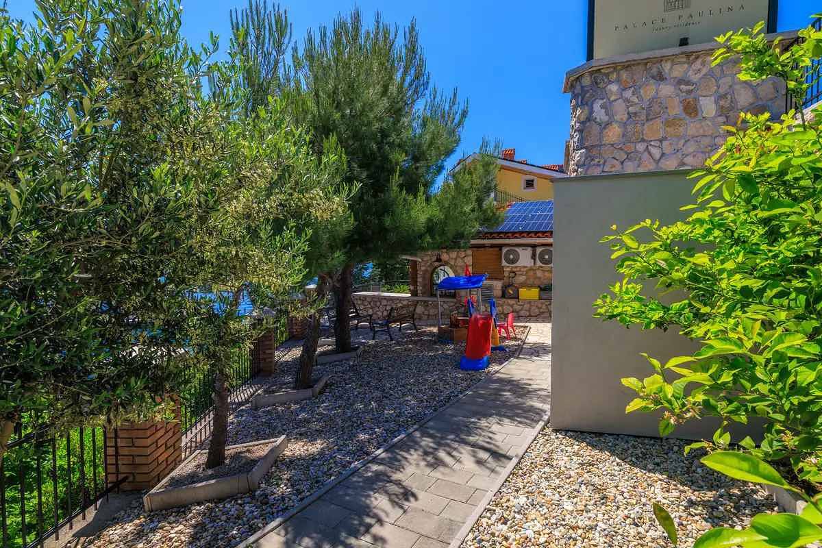 Ganze Ferienwohnung, Ferienwohnung mit Wellness und Swimmingpool zur gemeinsamen Nutzung  in Novi Vinodolski, Primorje-Gorski Kotar