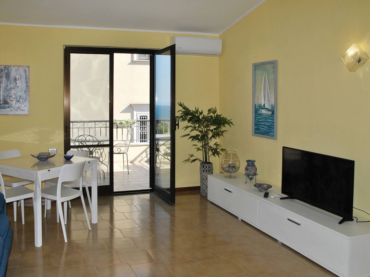 Entire apartment, La Terrazza Di Dinky in Formia, Latina Province