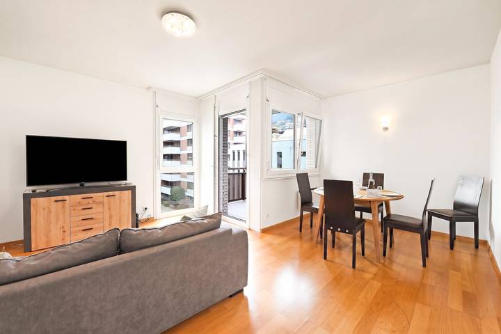 Ganze Wohnung, Imbarcadero Apartment in Locarno with Balcony and Parking in Locarno, Tessiner Alpen