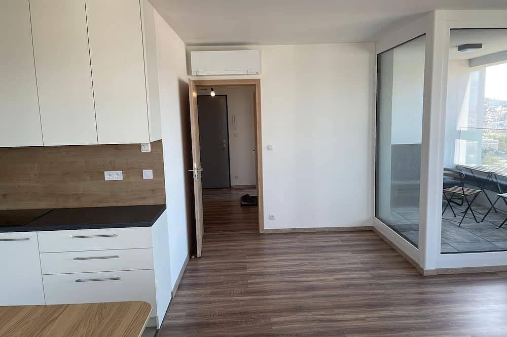 Geheel appartement, Apartment with panoramic view by the hockey arena with Ac in Bratislava, Bratislava (regio)