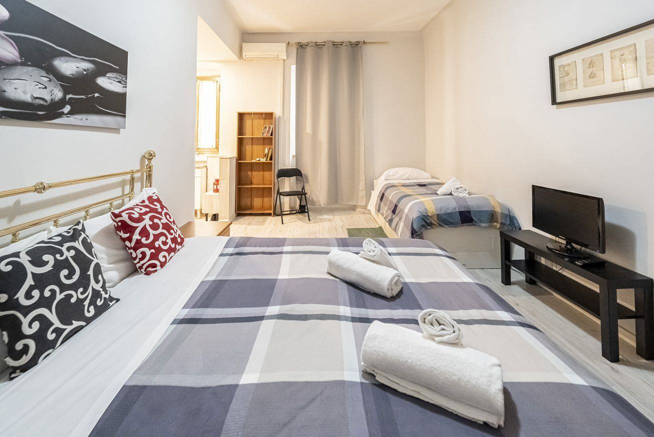 Entire apartment, Postcard - Cozy Apt near the Central Station in Trieste, Carso