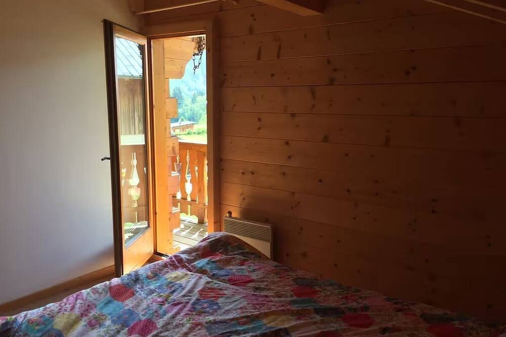 French Mountain Chalet in Morzine area (Essert Romand) in Essert-Romand, Les Portes du Soleil