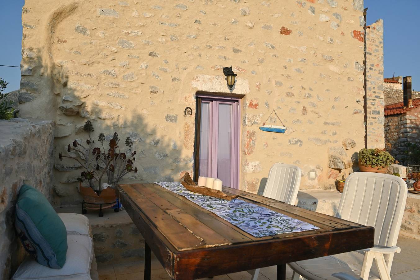 Kivotos Mani in Pyrgos Dirou, Messenischer Golf