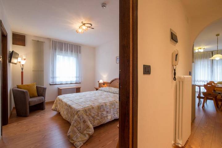 Location de vacances pour 4 personnes, avec Balcon et Terrasse ainsi que Jardin et Piscine à San Martino di Castrozza - 3