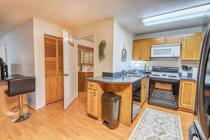 Vacation house for 10 people, with hot tub and terrace as well as yard in Watauga Lake