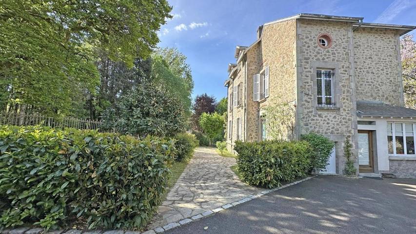 Location de vacances pour 6 personnes, avec jardin et terrasse à Compreignac - 3