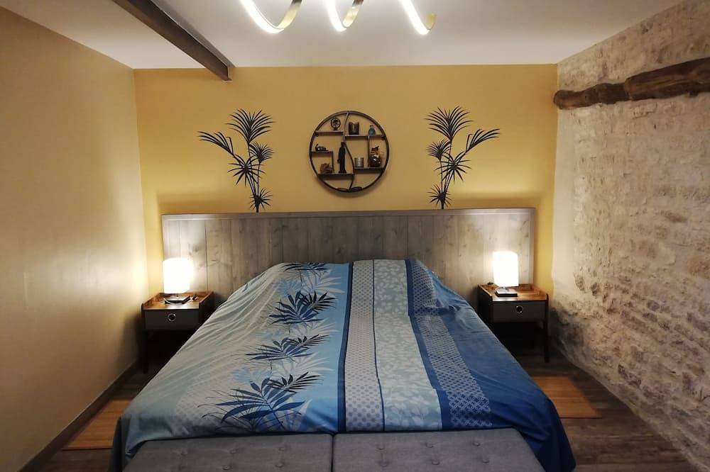 Gîte \" Les mésanges\", 2 personnes, à la campagne, à 20 km au sud de Cahors. in Lalbenque, Quercy