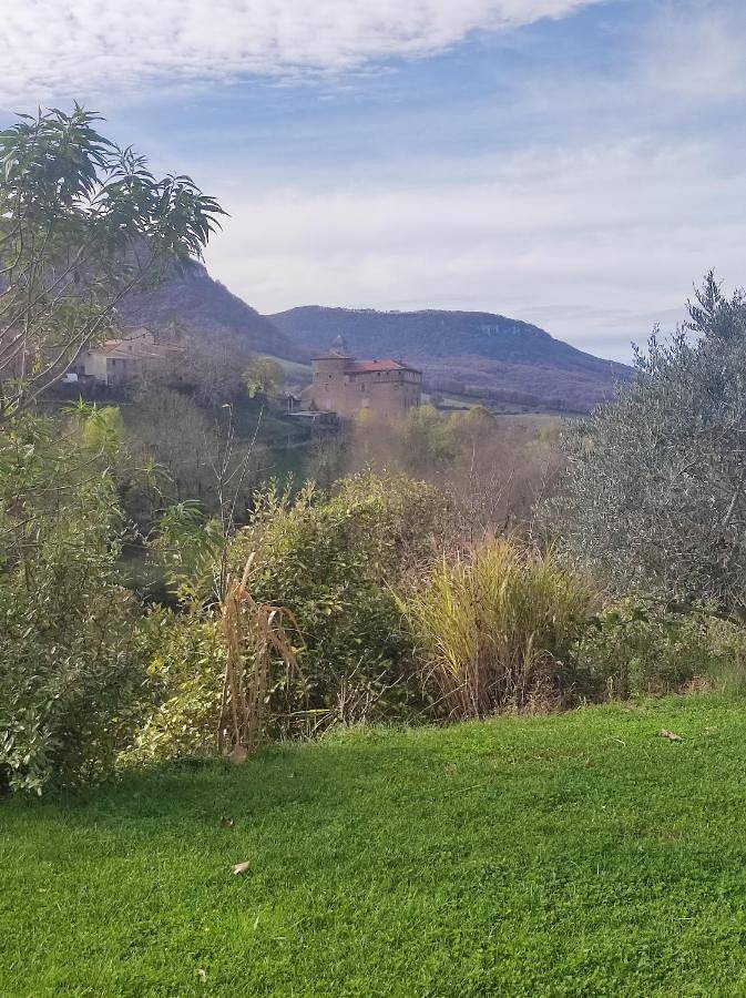 Gîte pour 4 personnes, avec vue ainsi que terrasse et jardin à Saint-Georges-de-Luzençon - 3