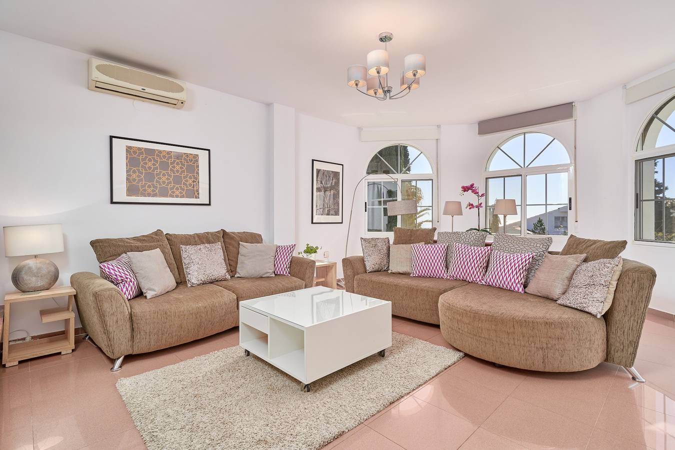 Villa 'Casa Alba' with Sea and Mountain View, Pool, Garden & Wi-Fi in Monte de los Almendros, Salobreña