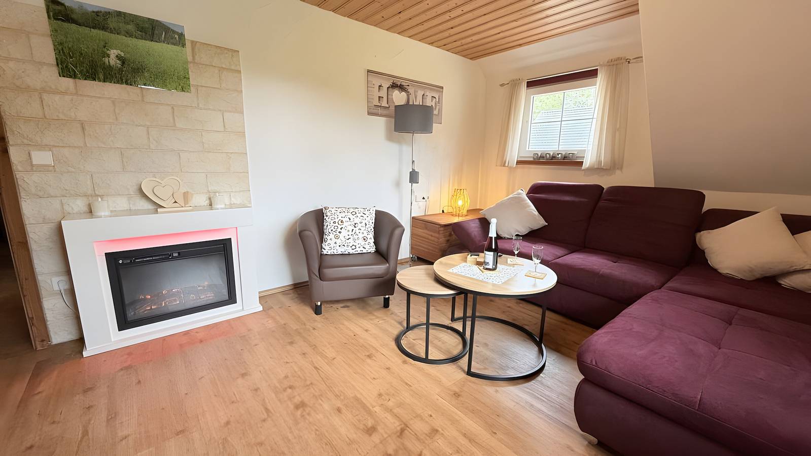 Ganze Wohnung, Ferienwwohnung 'Waldblick, 75 qm' mit umzäunten Garten, Grill , Wlan, ruhige Waldrandlage in Enzklösterle, Nordschwarzwald