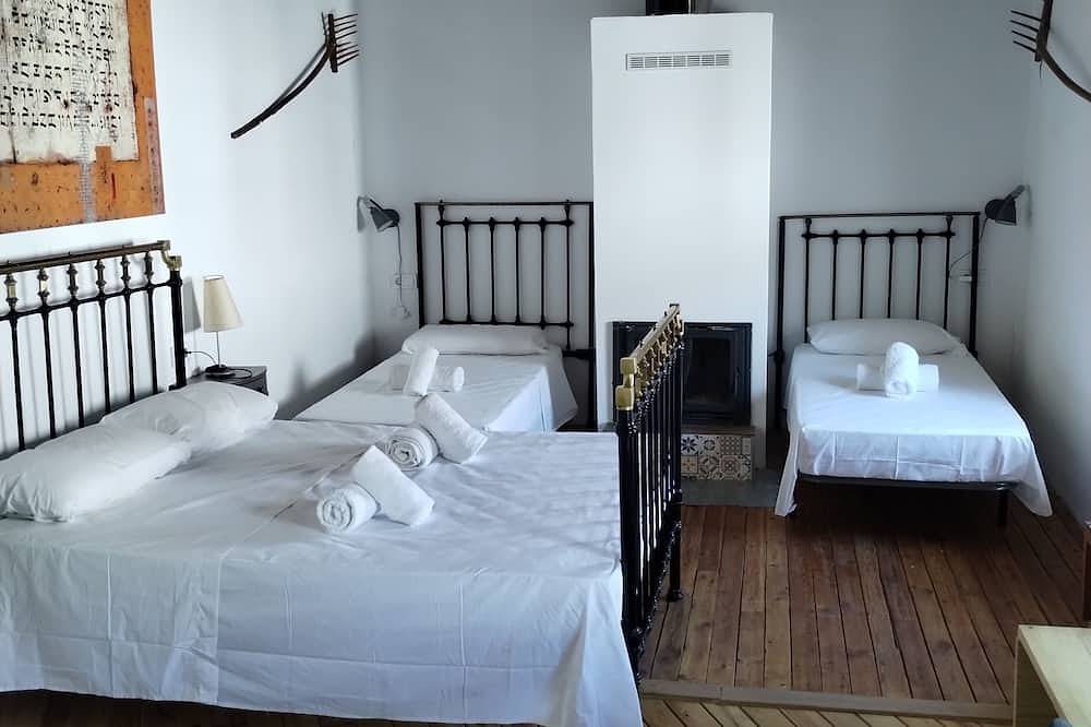 Contemporary Comforts in a 125-Year-Old Heritage House Surrounded by Nature in Arenas del Rey, Provincia de Granada