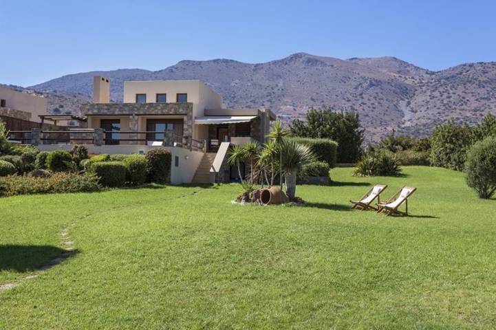 Location de vacances pour 8 personnes, avec jardin ainsi que vue sur l’océan et piscine dans Elounda - 2