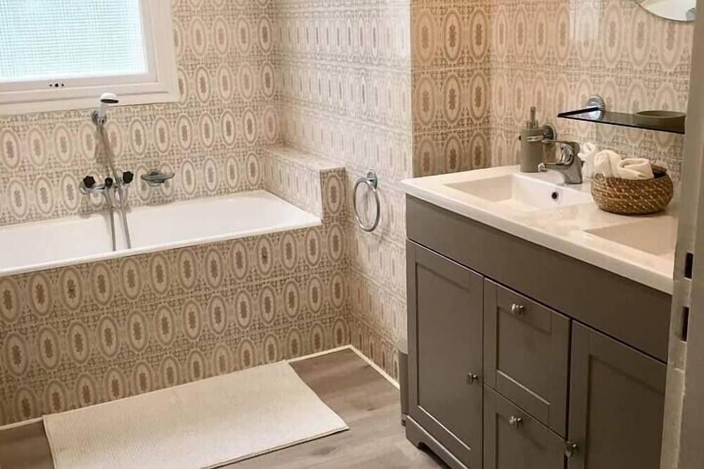 \"Gite de la baigneuse\" Eu with Jacuzzi in Eu, Dieppe region