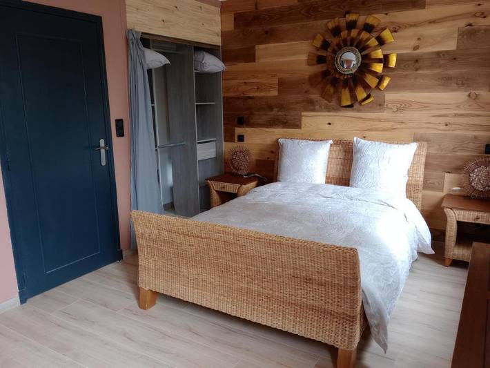 Chambre d’hôte pour 2 personnes, avec Piscine et Vue