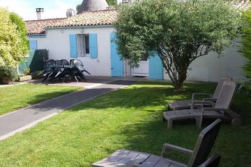 Gîte pour 6 personnes, avec terrasse et jardin à Arces