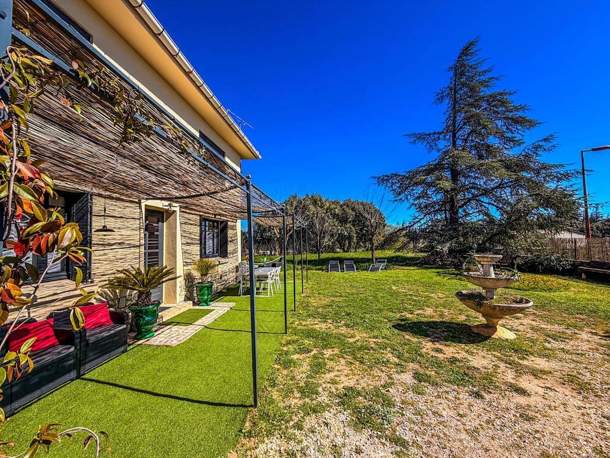 Gîte des Papillons & Brocante in Pouzilhac, Région de Nîmes