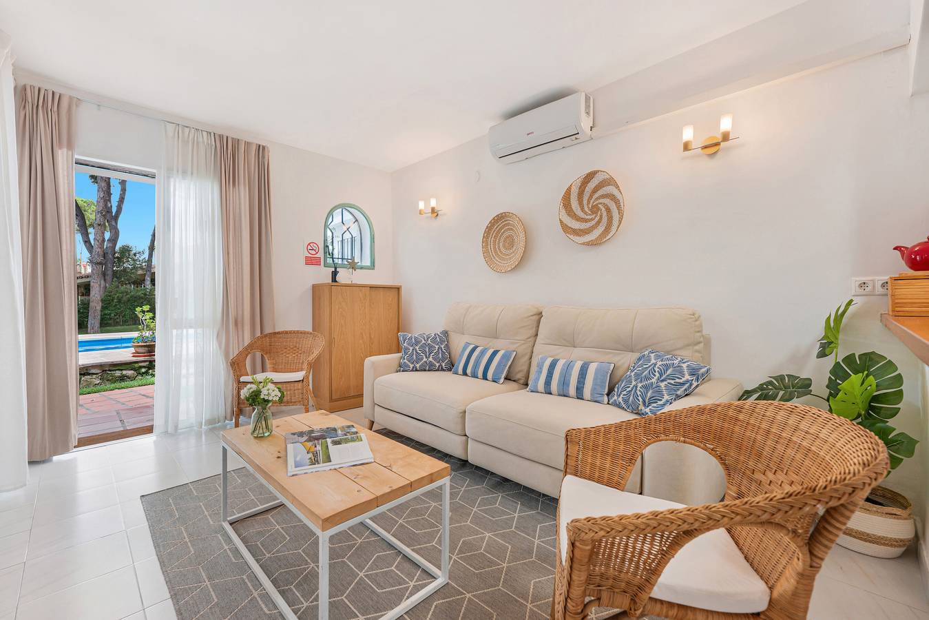 Ganze Wohnung, Apartment 'La Casita De La Playa' mit Gemeinschaftspool, Wlan und Klimaanlage in Carib Playa, Marbella