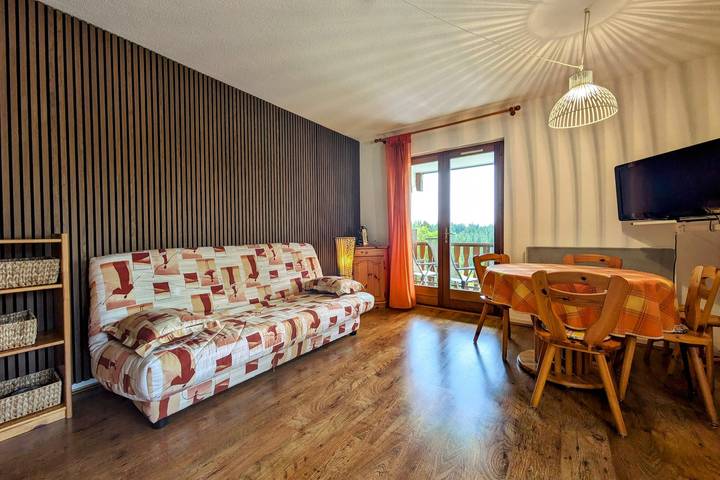 Gîte pour 4 personnes, avec terrasse à Les Déserts - 2