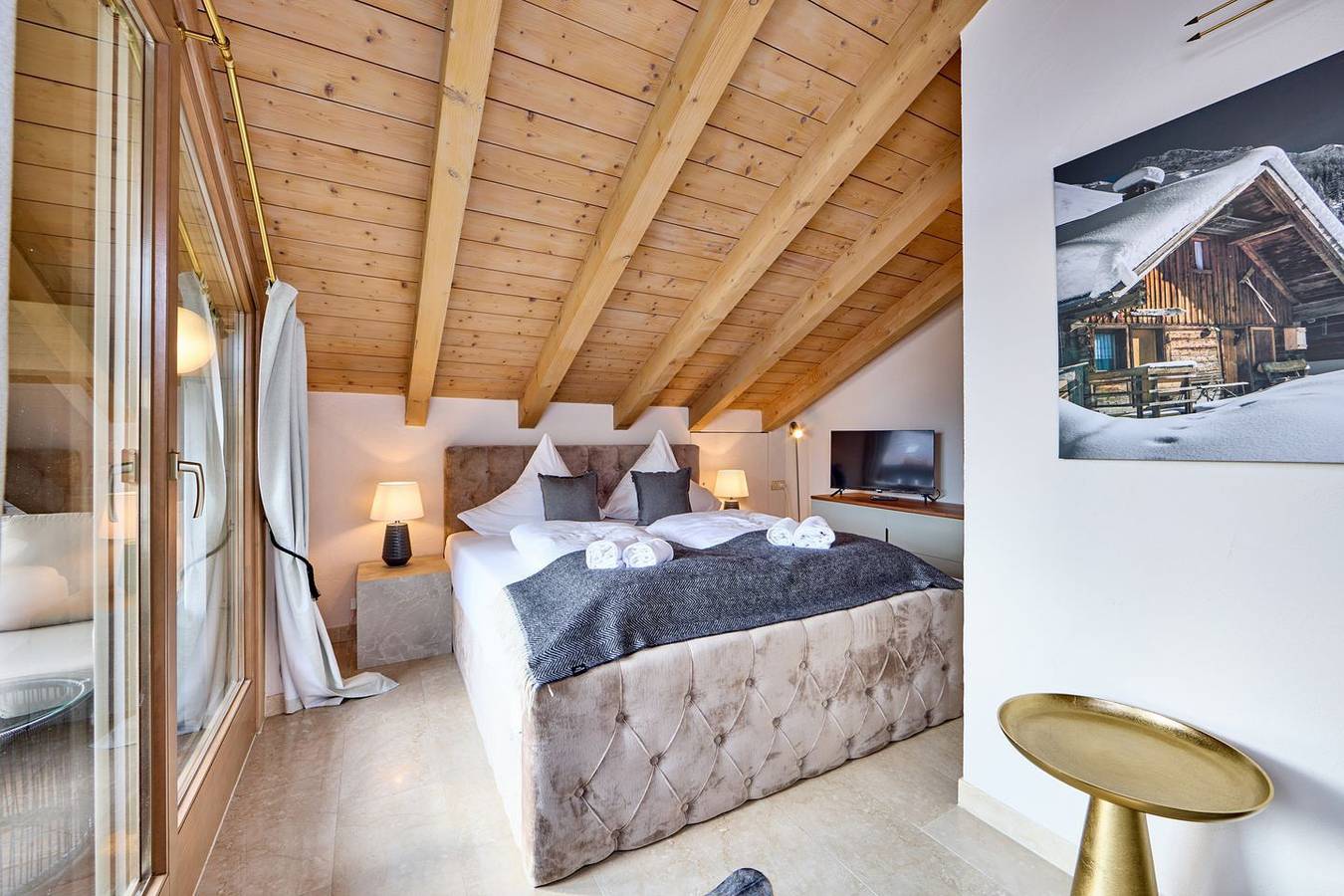 Entire apartment, Alpine luxury in a breathtaking oasis in the heart of Garmisch-Partenkirchen. in Garmisch-Partenkirchen, Bavarian Alps