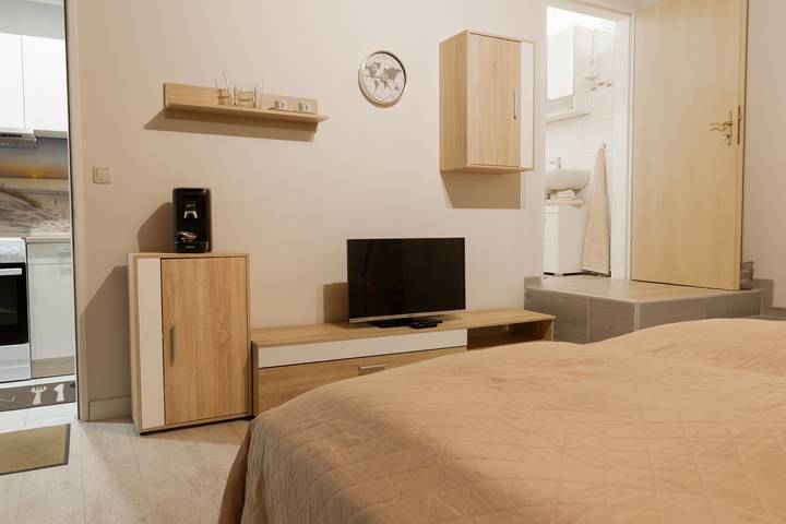 Entire apartment, Apartment 'Kleine Brise' on the Ground Floor with Wi-Fi and Private Entrance in Heide, Heide and surroundings