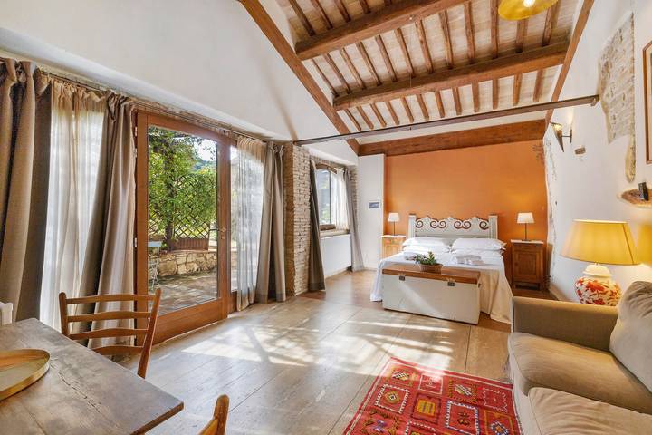 Room 'Legnaia - Agriturismo Le Canterie' with Shared Pool, Private Garden and Wi-Fi in Radicondoli, Siena provins