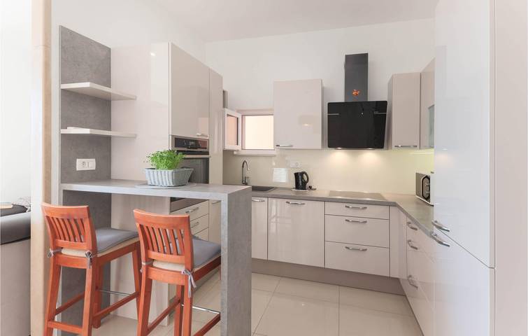 Ganze Ferienwohnung, Gemütliche 2-Zimmer-Wohnung mit Terrasse, WLAN und Parkplatz in Strandnähe in Split, Split-Dalmatien