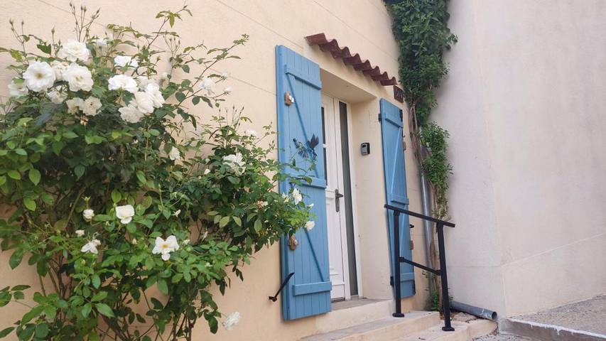 Gîte pour 4 personnes, avec terrasse et vue à Pourrières - 2