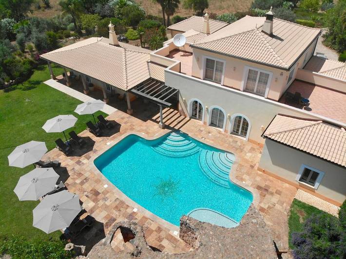 Chambre d’hôte pour 3 personnes, avec vue ainsi que jardin et piscine - 1