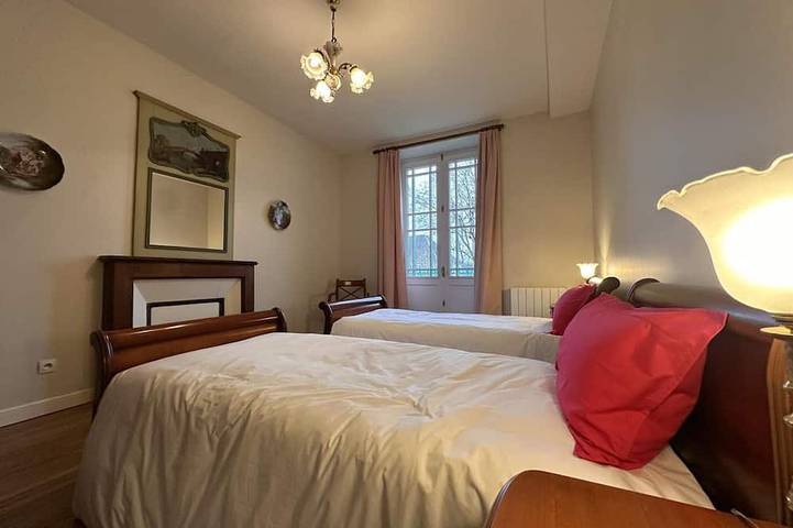 Gîte pour 8 personnes, avec terrasse et jardin à Lurcy-Lévis - 3