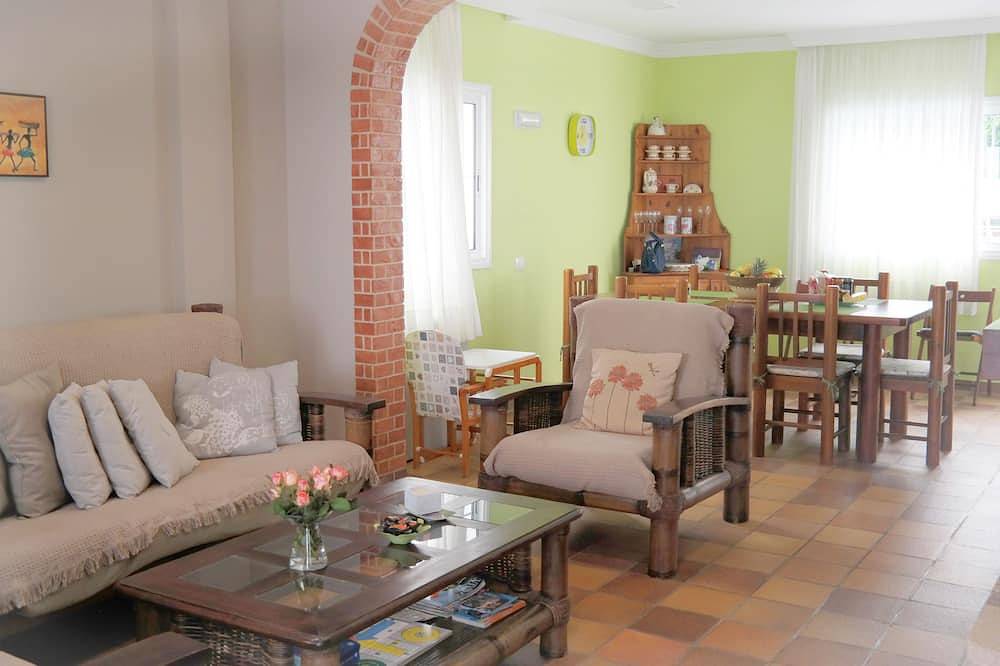 Holiday Home \"El Mar\" Swimmingpool & Garden. Right in front of the Sea. in San Juan de la Rambla, Tenerife Norte