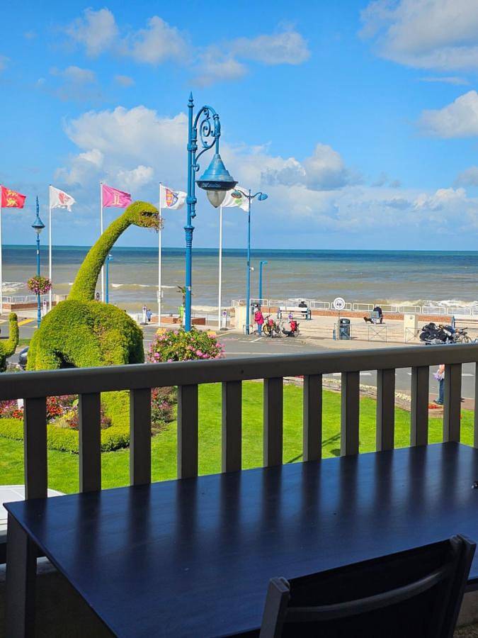 Appartement entier, Vue mer panoramique, Centre de Villers, 2 balcons, Parking privé in Villers-sur-Mer, Région de Lisieux