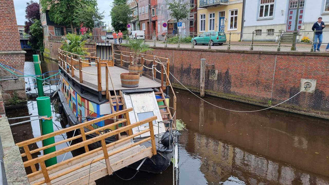 Schute "Kunstkudder" im Hansehafen in Stade, Cuxland