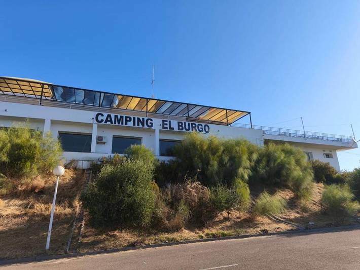 Camping para 3 personas, con vistas al lago y balcón en Extremadura